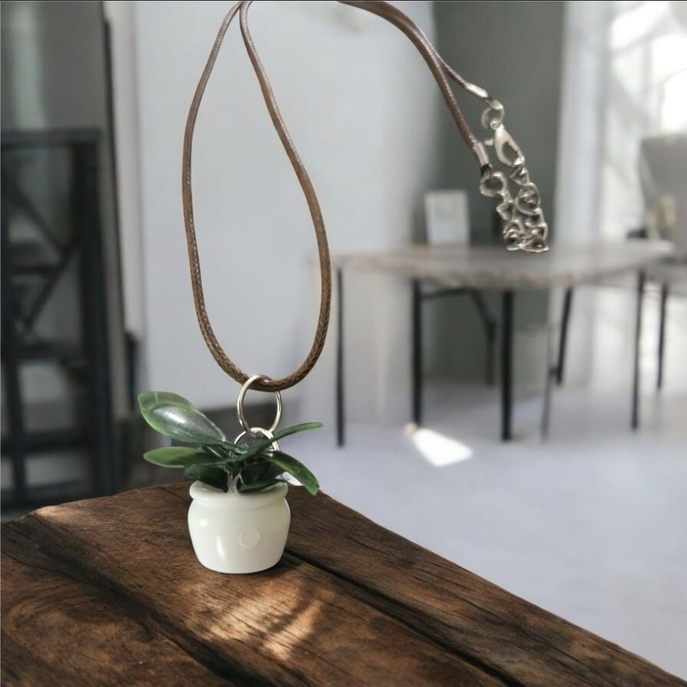 4/$15 Elegant Green Silver Pendant Necklace Plants Nature Miniatures Cottagecore